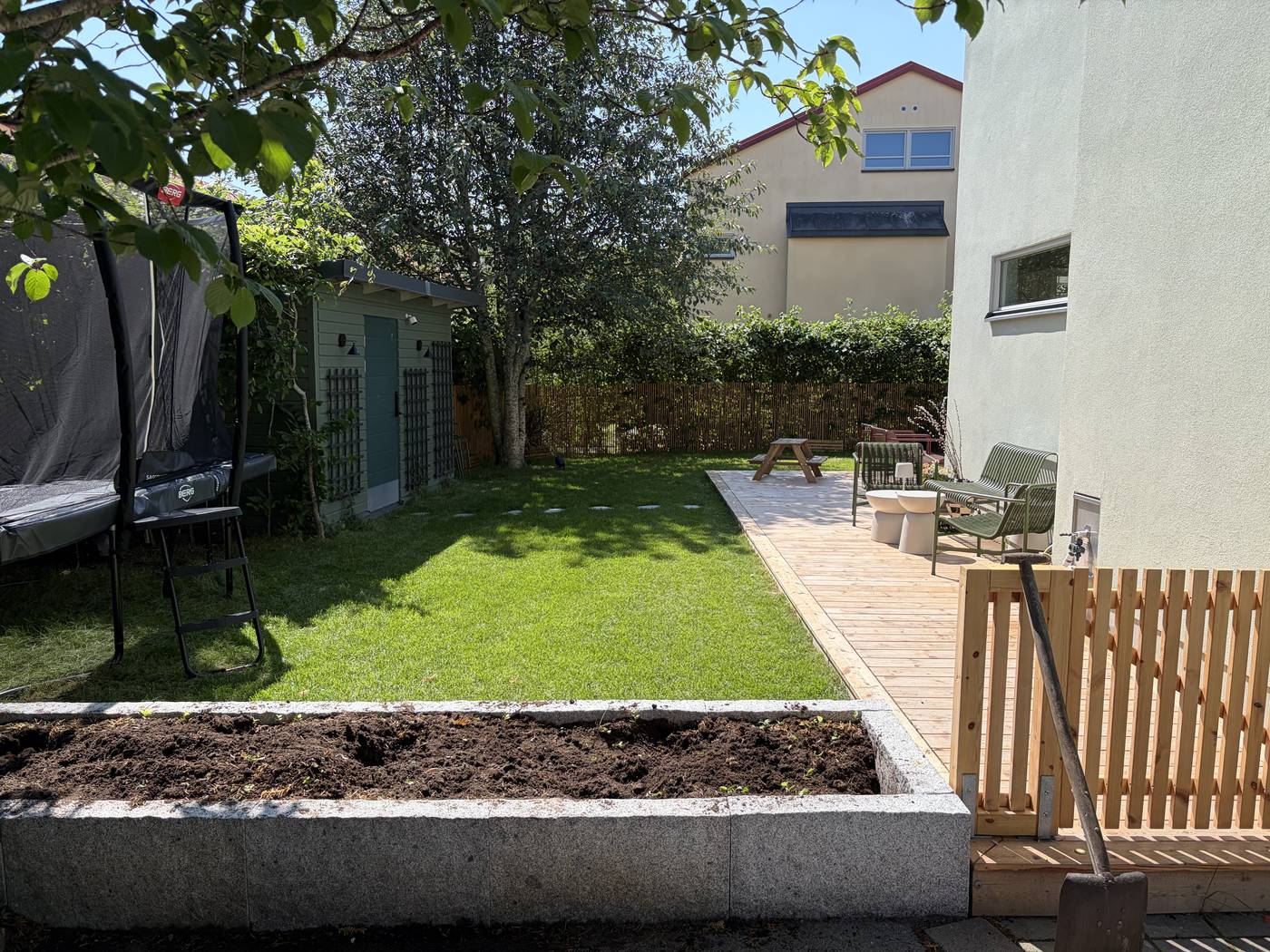 Nyanlagd rabatt redo för plantering